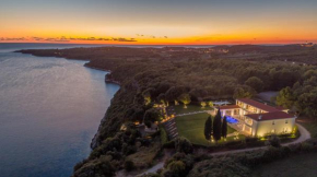 Villa La Reina for 10 people only 20 meters from the sea with sauna & heated pool near Poreč - Daily Housekeeping & Breakfast Service